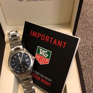 This is a Tag Heuer men’s Aquaracer 500 M.